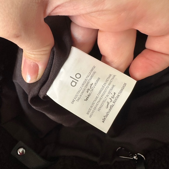 Alo Yoga Ovesize Shearling Black Tote Bag Sherpa Zip Shoulder Gym Travel New - Picture 8 of 10